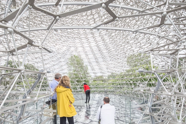 Pavilhão "The Hive" pelas lentes de Laurian Ghinitoiu - Imagem de Destaque