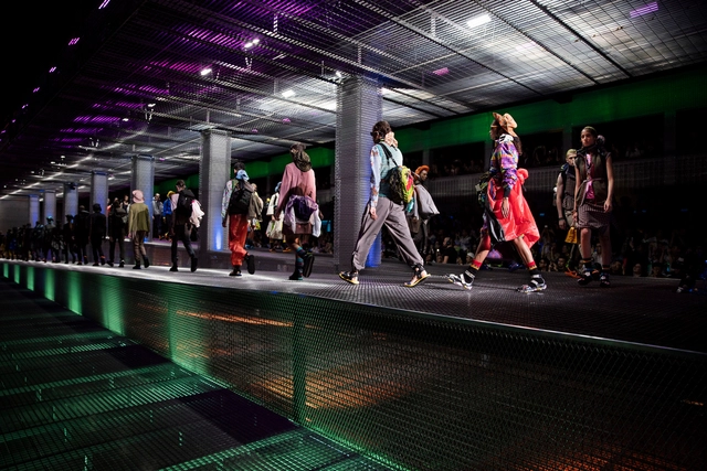 "Total Space": Cenografia do AMO para a coleção primavera/verão 2017 da Prada - Imagem de Destaque