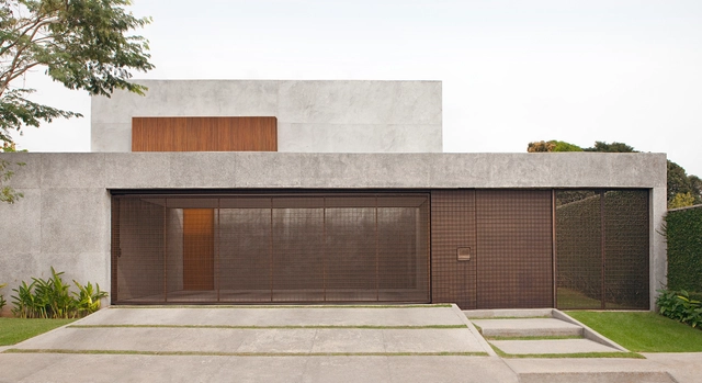 Casa Carrara / Studio [+] Valéria Gontijo - Casas