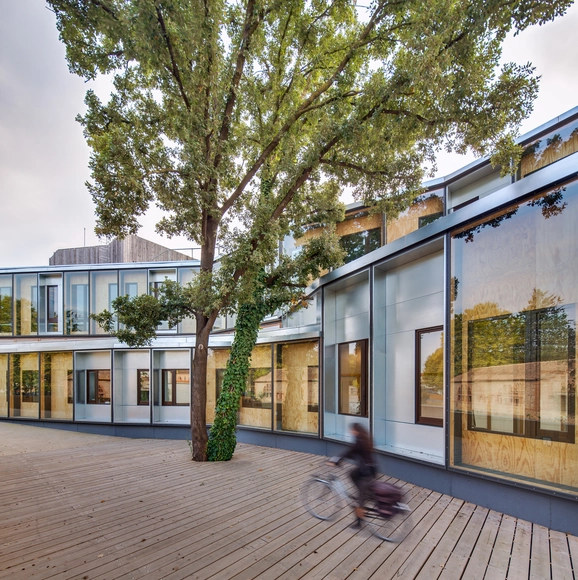Centro Cívico El Roble y Biblioteca La Retama / Calderon-Folch Studio - Centro Comunitario