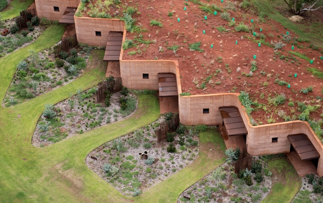Material em foco: A Grande Muralha da Austrália por Luigi Rosselli - Imagem de Destaque
