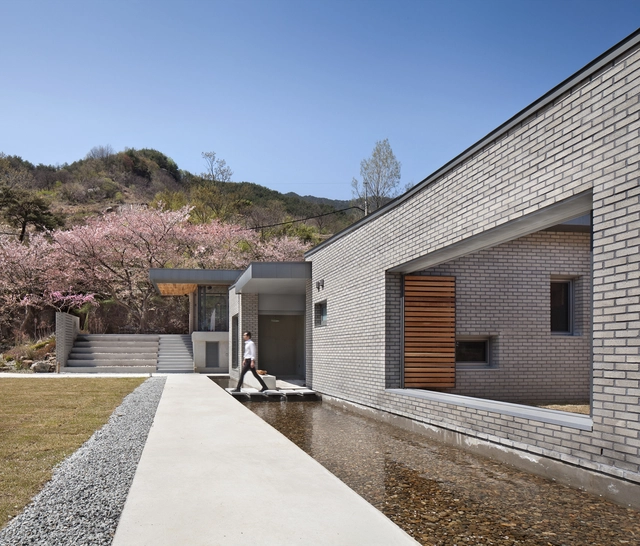 Casa Dos Patios + Café Bridge 130 / Lee.haan.architects - Casas