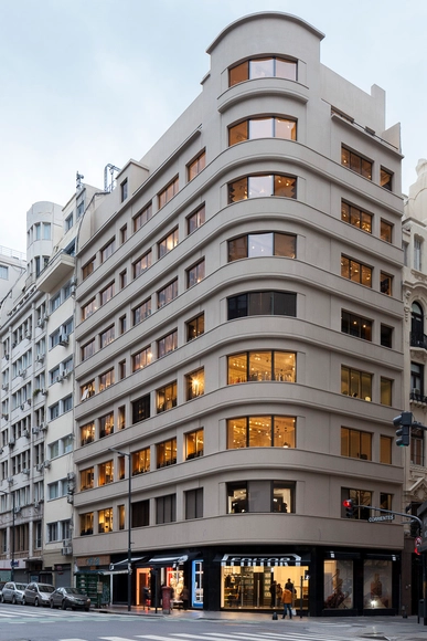 Editor Dorrego  / Irene Joselevich + PLANTA-Ana Rascovsky - Mercado, Fachada, Balcón
