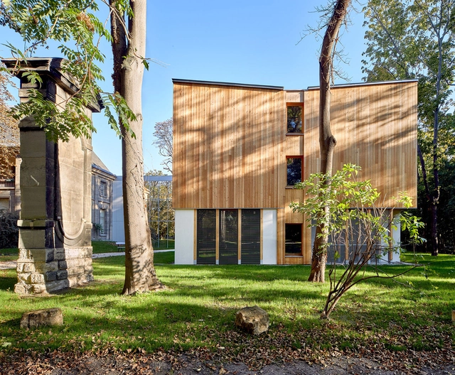 Maison D'education De La Legion D'honneur / Belus & Hénocq Architectes - Dorms, Garden, Facade, Door