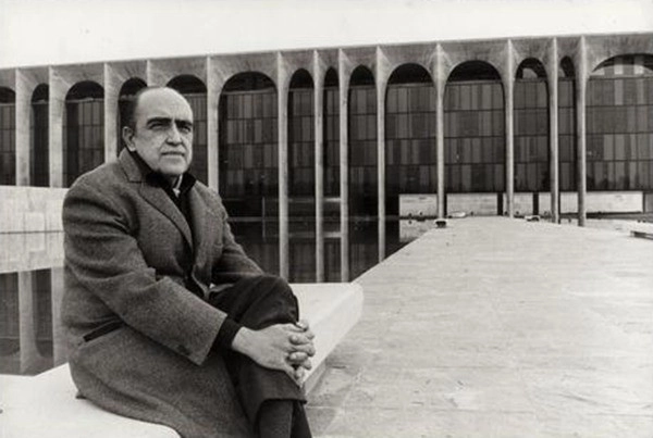Escritório de Oscar Niemeyer sob nova direção - Imagem de Destaque