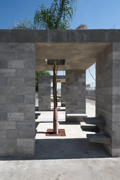 Kioskos y Baños Públicos / LANZA Atelier - Comunidad