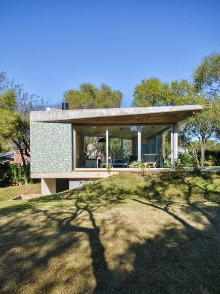 Casa en el Bosque / GRUPOURBAN Arq. - Casas