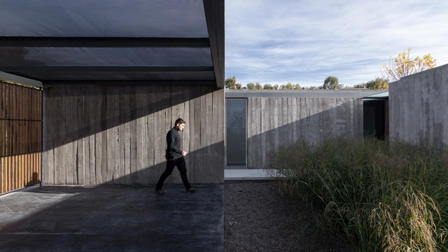 Casa en Palihue  / Bernardo Rosello - Casas