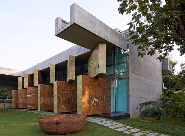 Paisajes en movimiento / Matharoo Associates - Casas