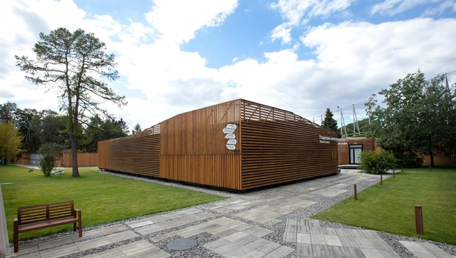 Swimming Pool in Luzhniki  / Ka-Buro - Swimming Pool, Garden, Door, Facade, Bench