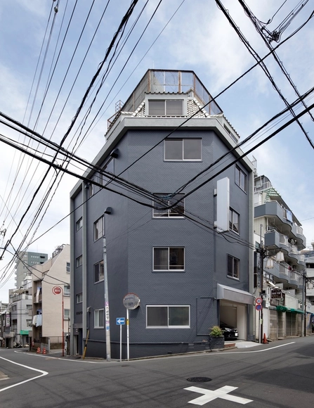 Serviced Apartments in Otuka / Takashi Nishitani Architects - Renovation, Facade