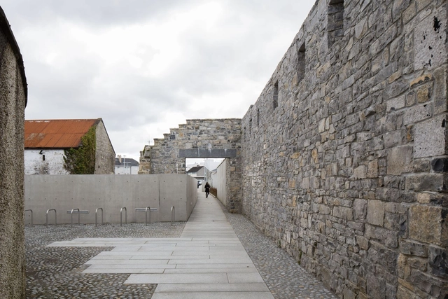 Roscommon Civic Offices / ABK Architects   - Courthouse, Facade, Stairs, Arch