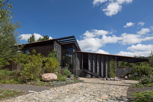 LS House  / RED Group - Casas, Fachada