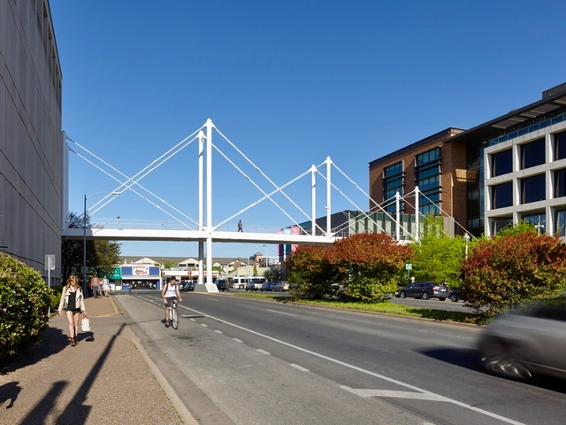 Puente peatonal Moody / Rosales + Partners Architects Engineers - Puente Peatonal