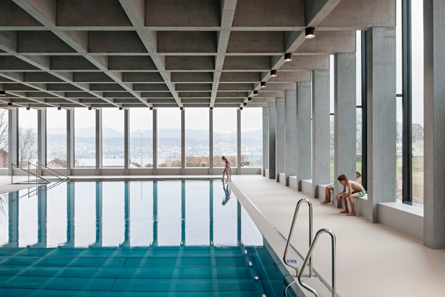 Complexo Aquático Allmendli / illiz Architektur - Piscina