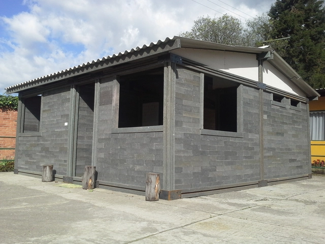 Esta vivienda se construyó en cinco días con ladrillos de plástico reciclado - Imagen Principal