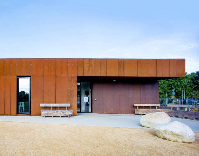 Centro Recreacional y Parque Nenagh / ABK Architects   - Renovación