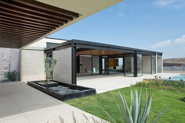 La Colina 17  / Estudio Manuel Peredo, Juan Carlos de La Riva, Mariano Maldonado, Luis Carbonell - Casas