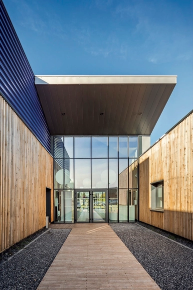 Centro de entrenamiento en Carvin / Atelier 2+1 Architectes - Edificios Institucionales