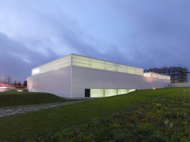 Centre Sportif GEMS World Academy / CCHE - Exterior Photography, Gymnasium, Facade