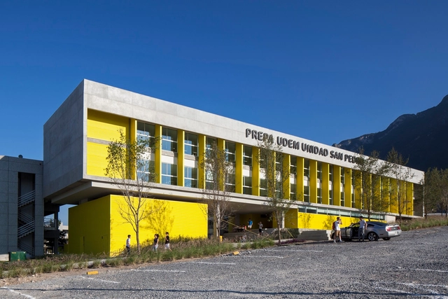 PREPA USP UDEM  / Garza Camisay arquitectos - Escuela Primaria, Fachada