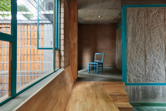 Arvindh and Priya's House / Biome Environmental Solutions - Houses, Facade, Chair