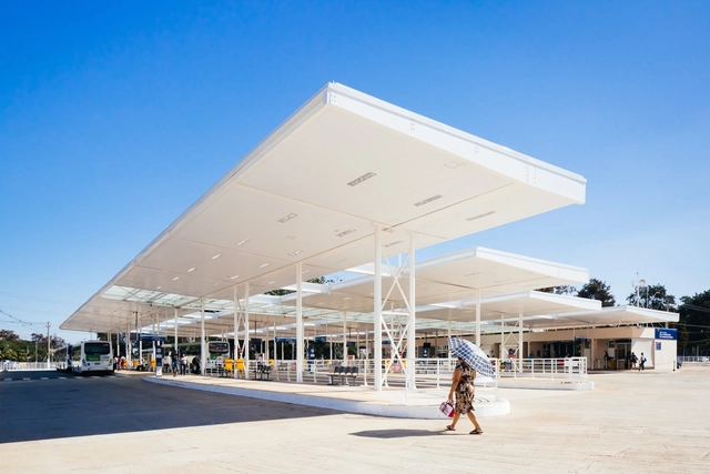 Terminal de ônibus Dra. Evangelina de Carvalho Passig / 23 SUL Arquitetura - Rodoviária, Fachada