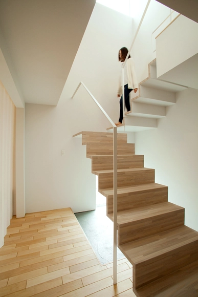 Black&White BOX / Atelier Casa - Casas