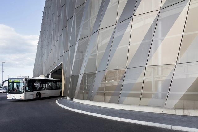 Terminal de Buses Aeropuerto de Stuttgart  / Wulf Architekten - Estación De Buses
