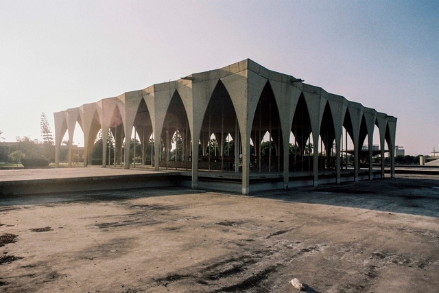 Fotógrafo registra la arquitectura inacabada de Niemeyer en El Líbano - Imagen Principal