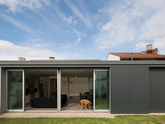 Casa Muda IV  / Leonardo Jáuregui + Leandro Zapata - Casas, Patio, Puerta, Fachada, Sillas