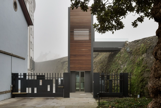 Ascensor Muralla Romana De Lugo  / Antonio Pernas Varela - Reconversión