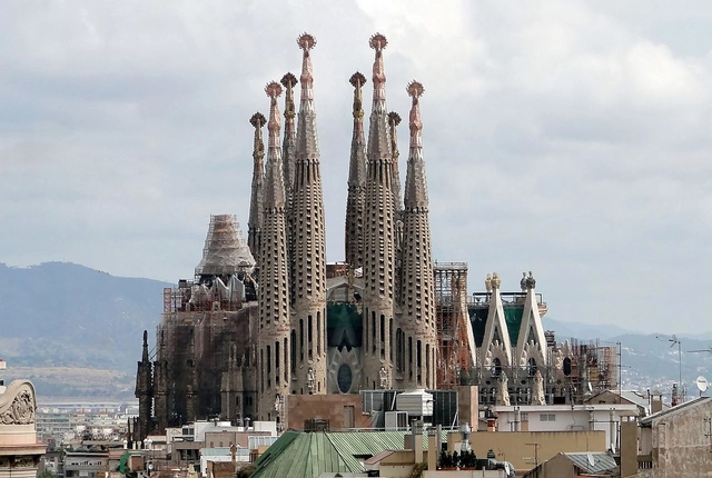 Em comemoração à exposição "Gaudí, Barcelona 1900", reveja algumas obras do mestre catalão - Imagem de Destaque