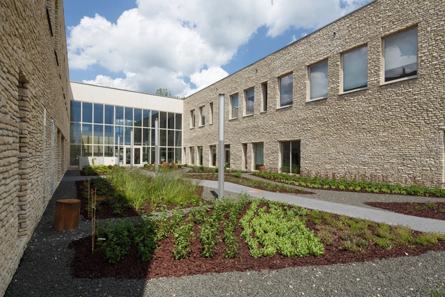 Centro de Administración en Wielka Wies / OVO Grabczewscy Architekci - Edificios Institucionales