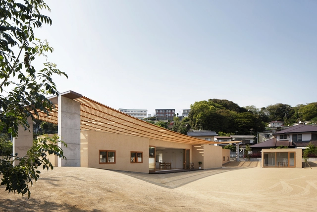 Casa de telhado duplo / SUEP - Casas