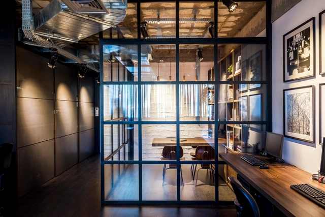 Sede Studio Alencar / Alencar Arquitetura  - Interiores De Escritórios, Viga, Mesa