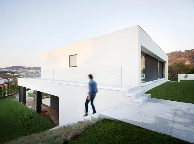 Casa en Braga  / AZO. Sequeira Arquitectos Associados - Casas