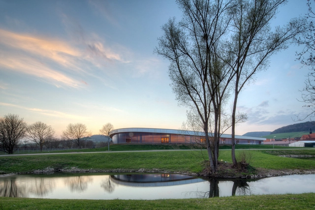 Speedskatingarena Geisingen  / SYRA_Schoyerer Architekten - Gimnasio