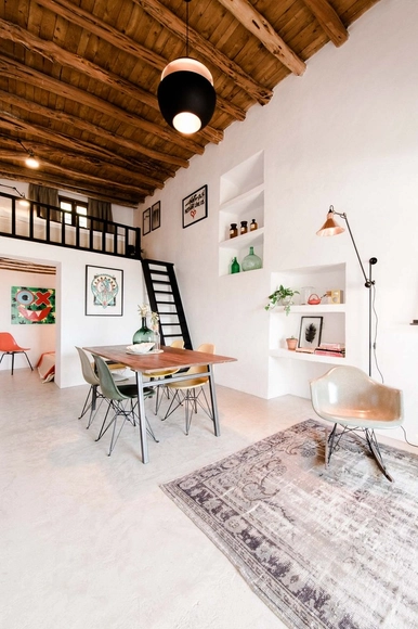 Pequeña casa en el campo  / Standard Studio - Casas