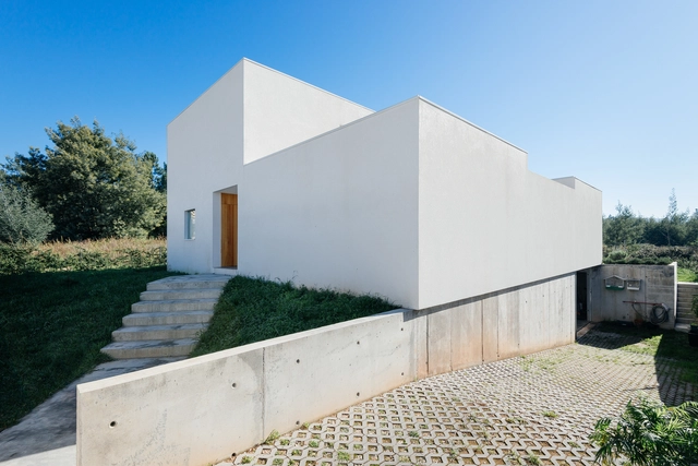 House in Preguiçosas / Branco-DelRio Arquitectos - Houses