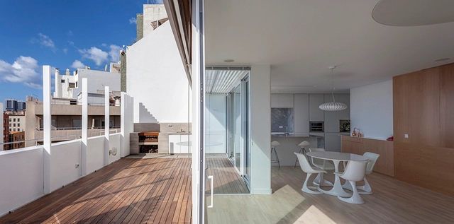 Vivienda unifamiliar Ca’LliLlo   / Equipo Olivares Arquitectos - Casas, Fachada, Barandas, Puerta, Balcón, Mesas, Sillas