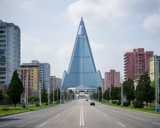 Raphael Olivier fotografía la arquitectura de Corea del Norte: 'Pyongyang se planifica desde la A a la Z' - Imagen Principal