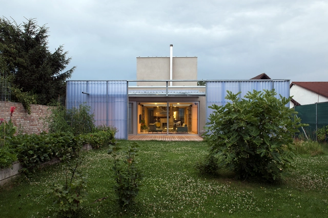 Casa en una Casa / Plural - Casas