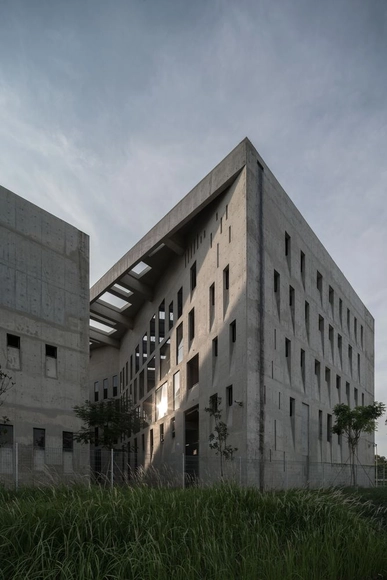 Wah Son Aerospace / ipli architects - Edificios Institucionales