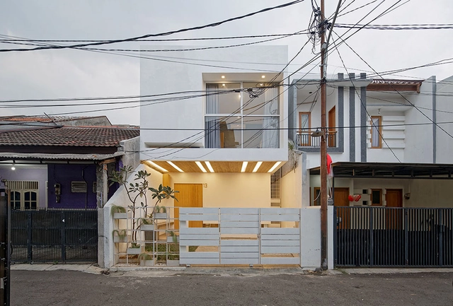三层住宅，八个水平面标高：Splow House / Delution architect - 独立住宅