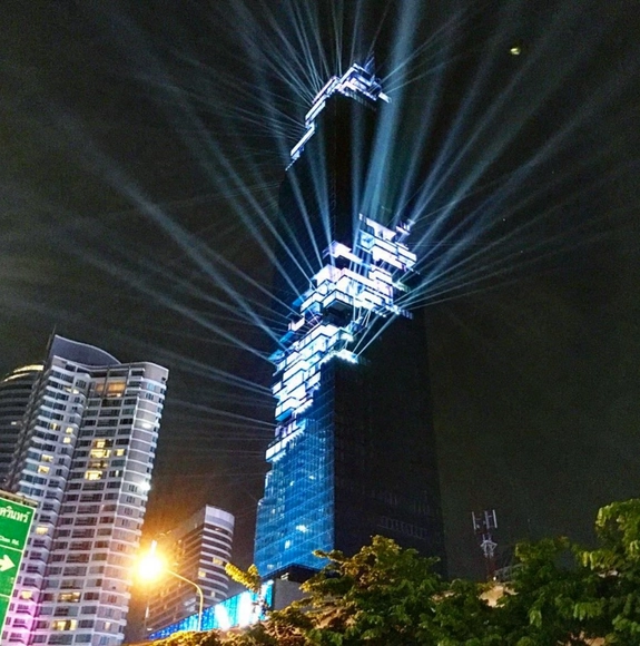 Thailand’s Tallest Building, Designed by Büro Ole Scheeren, Opens with Light Show - Featured Image