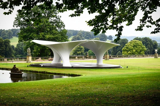 Serpentine Pavilion 2007 de Zaha Hadid es reconstruido en Chatsworth House - Imagen Principal