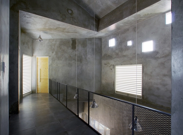 Rumah Miring  / Andyrahman Architect - Casas