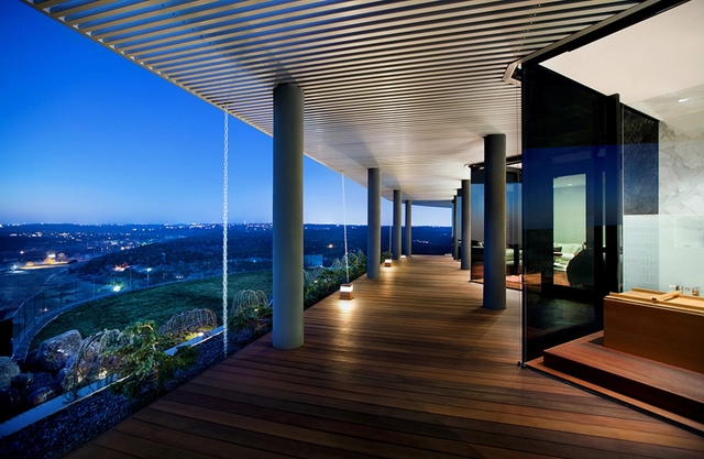 Residencia Hilltop / Miró Rivera Architects  - Casas