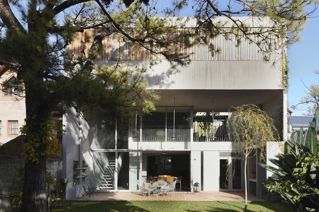 Casa en Beccar  / Film Obras de Arquitectura - Renovación, Jardín, Fachada, Puerta, Sillas